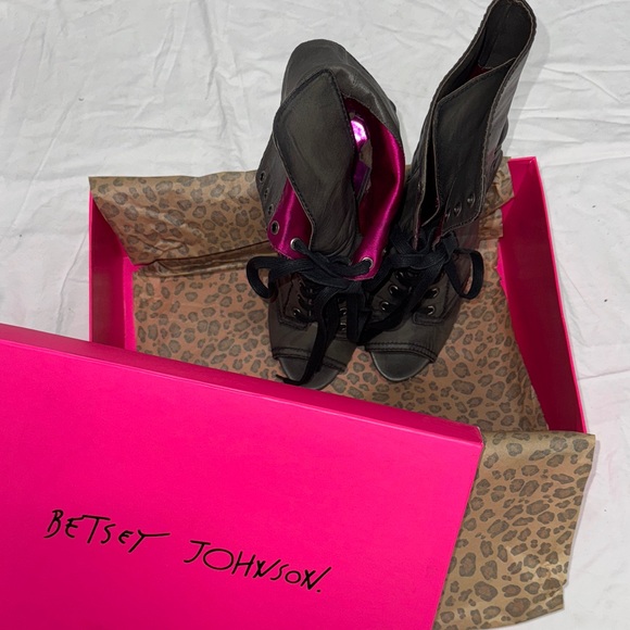 Y2K Vintage Betsey Johnson grey heeled boots - Picture 1 of 14